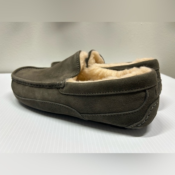 UGG MEN'S ASCOT GRAY SUEDE‎ SLIPPER US SIZE 8 NWOT - Picture 6 of 9